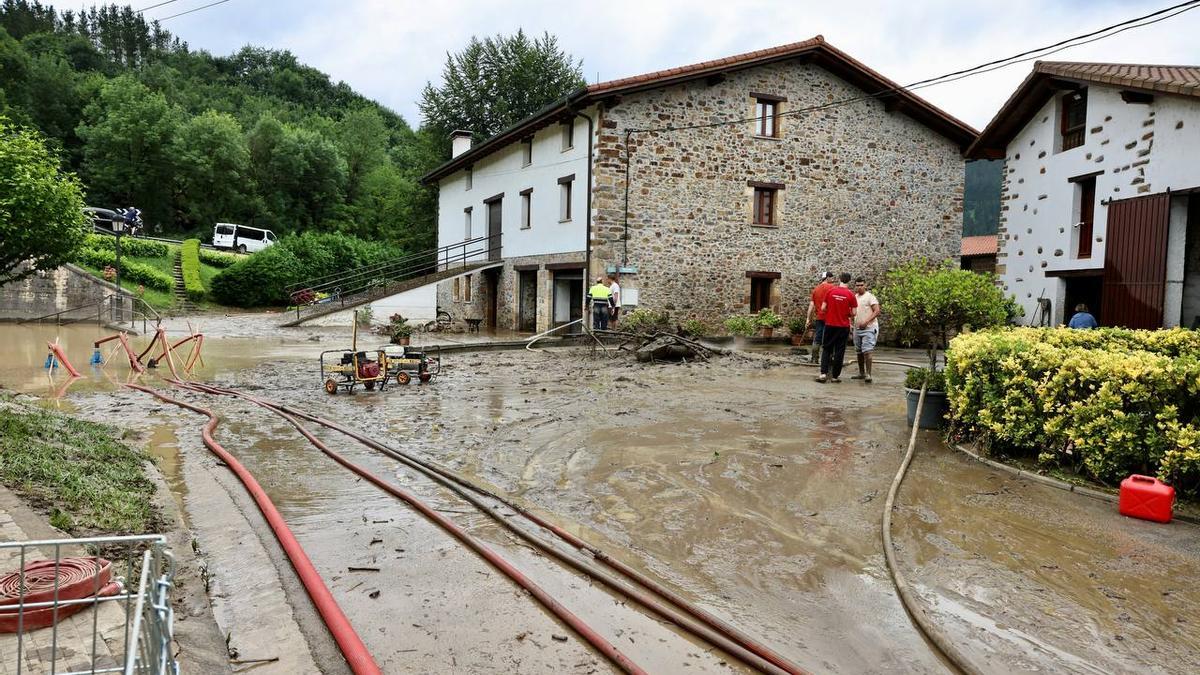 Caseríos de Lazkao que se vieron afectados por las lluvias de junio