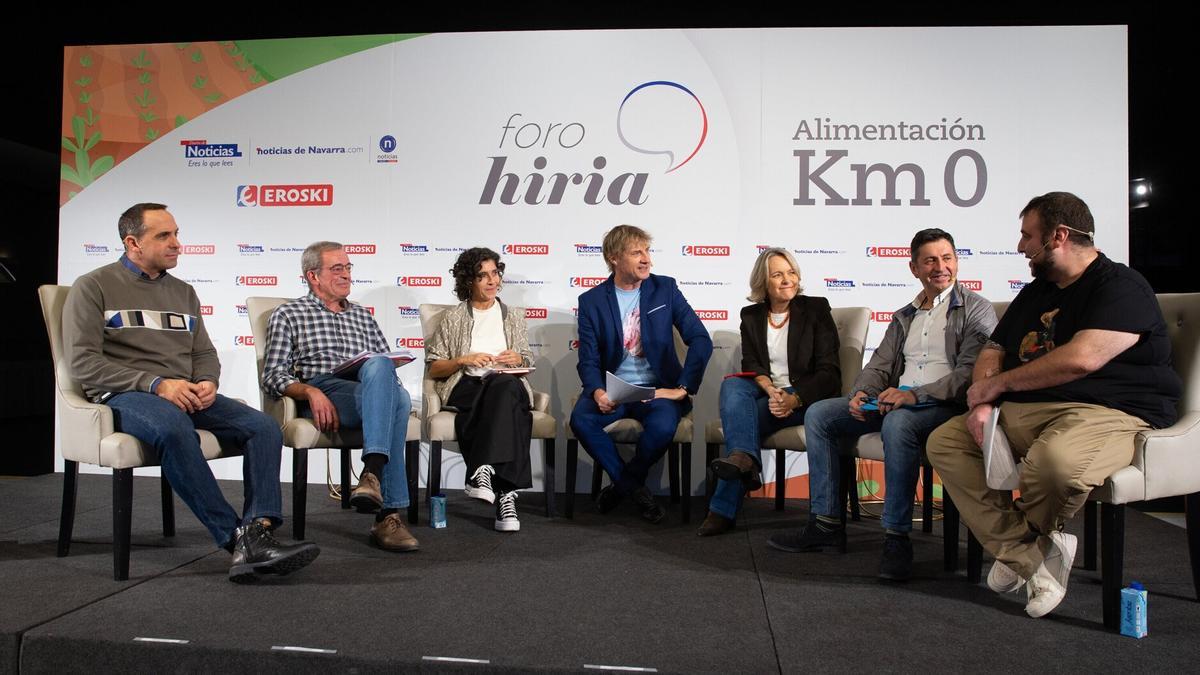 De izquierda a derecha, Yosu Barberena, Txema Lakunza, Natalia Bellostas, Julian Iantzi (presentador), Asun Bastida, Juanma Garro y Vicente Ursúa. De izquierda a derecha, Yosu Barberena, Txema Lakunza, Natalia Bellostas, Julian Iantzi (presentador), Asun Bastida, Juanma Garro y Vicente Ursúa.