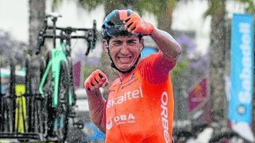 Antonio Jesús Soto celebra la victoria. Foto: Efe