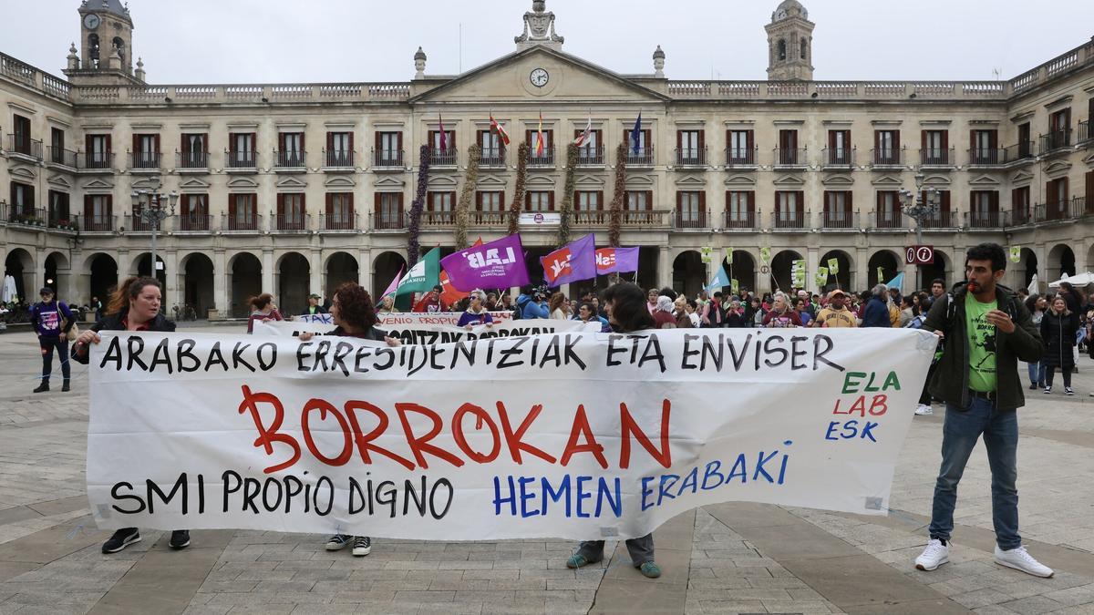 Protestas de las trabajadoras de las residencias en la Plaza Nueva.