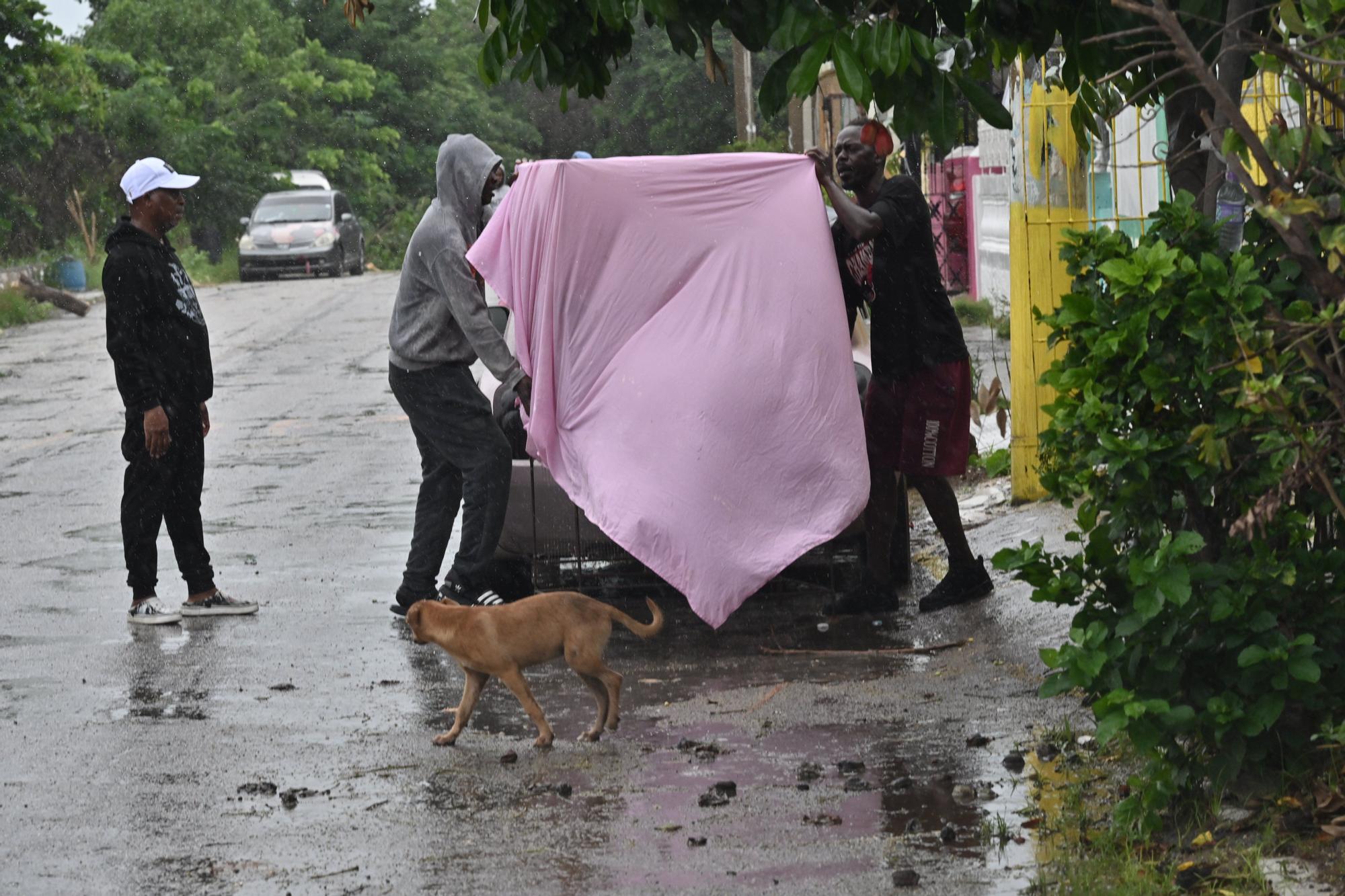 El huracán Melissa azota Jamaica con vientos y lluvias devastadores