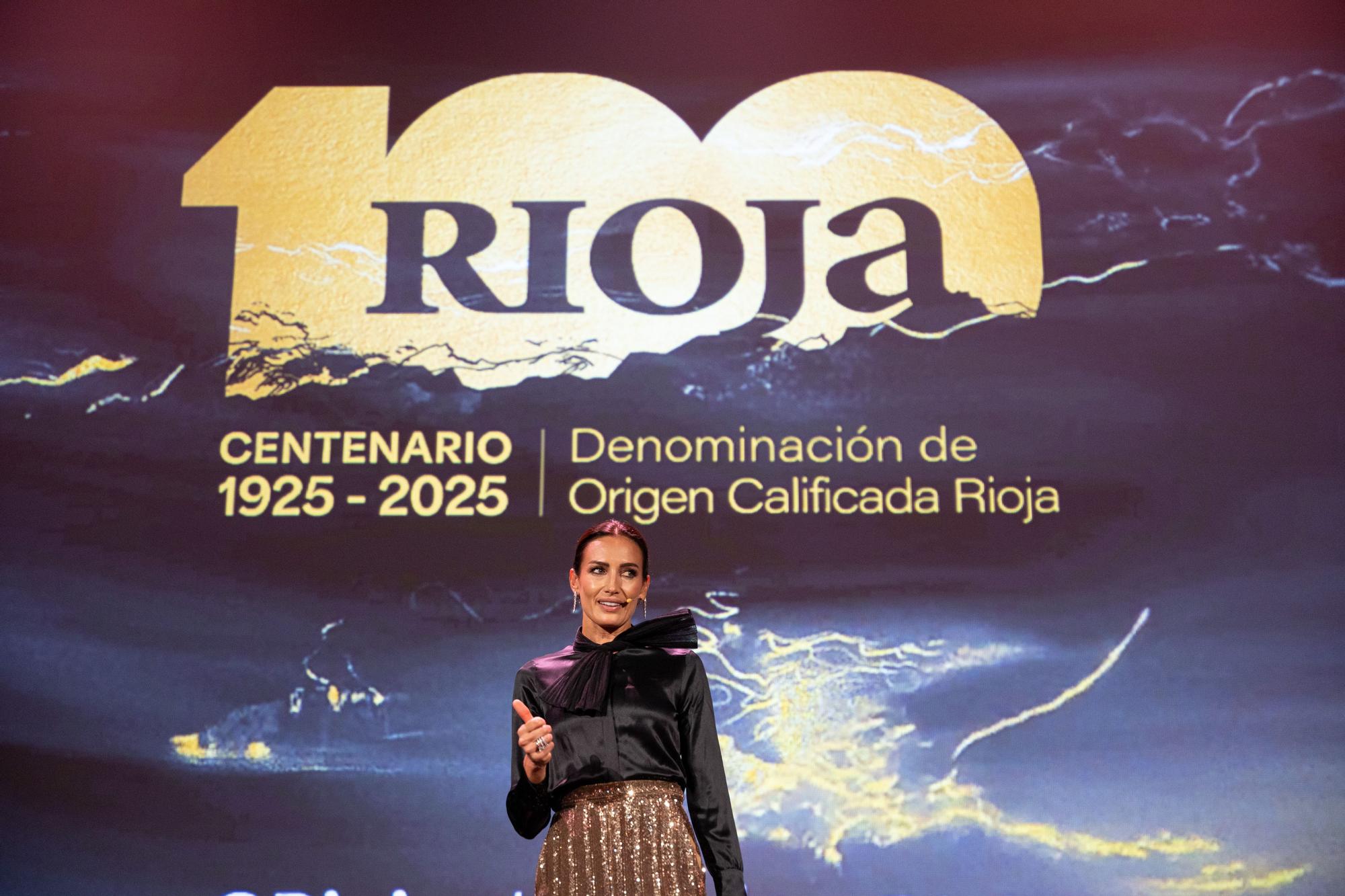 Nieves Álvarez presentando el evento