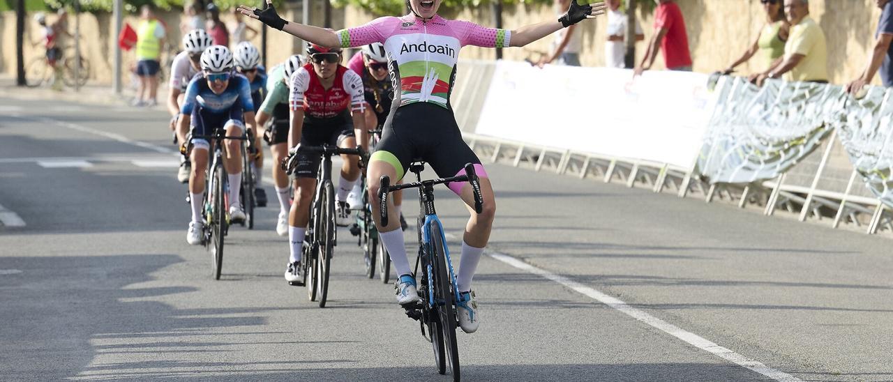 Irati Aranguren conquista la Vuelta Ciclista a Pamplona