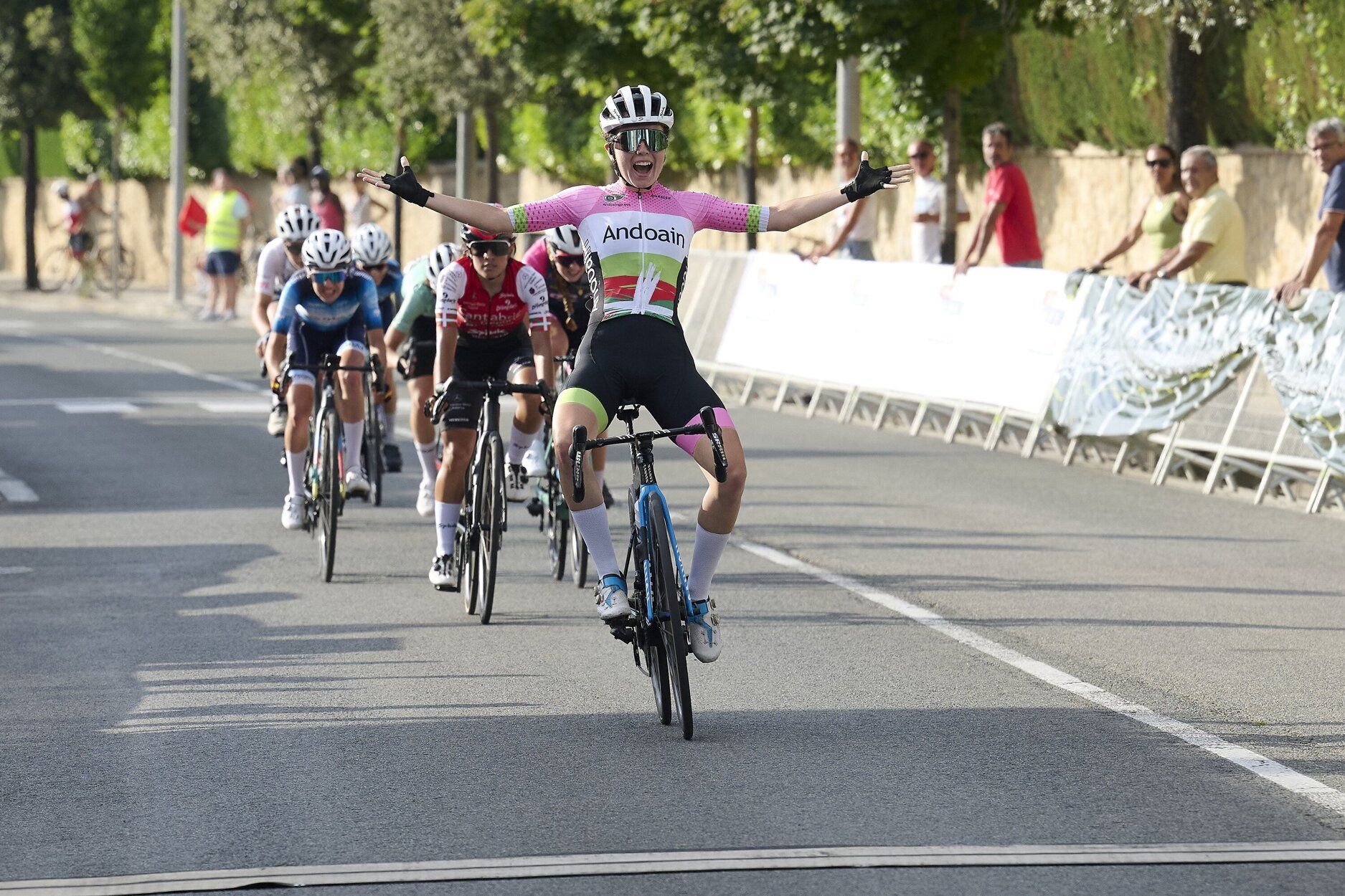 Irati Aranguren conquista la Vuelta Ciclista a Pamplona