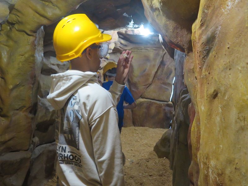 Los minerales, los fósiles y los dinosaurios toman Urretxu
