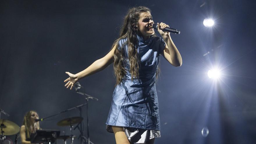 Amaia Romero derrocha voz, simpatía y reflexiones en su concierto en el Roig Arena