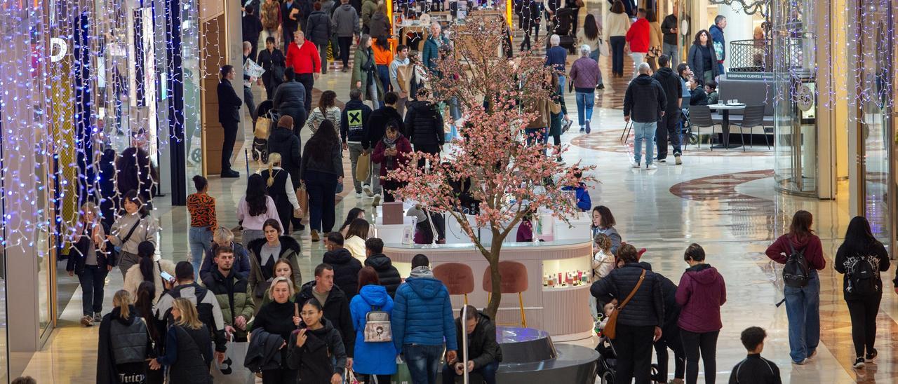 Navarros y navarras, de compras durante el puente