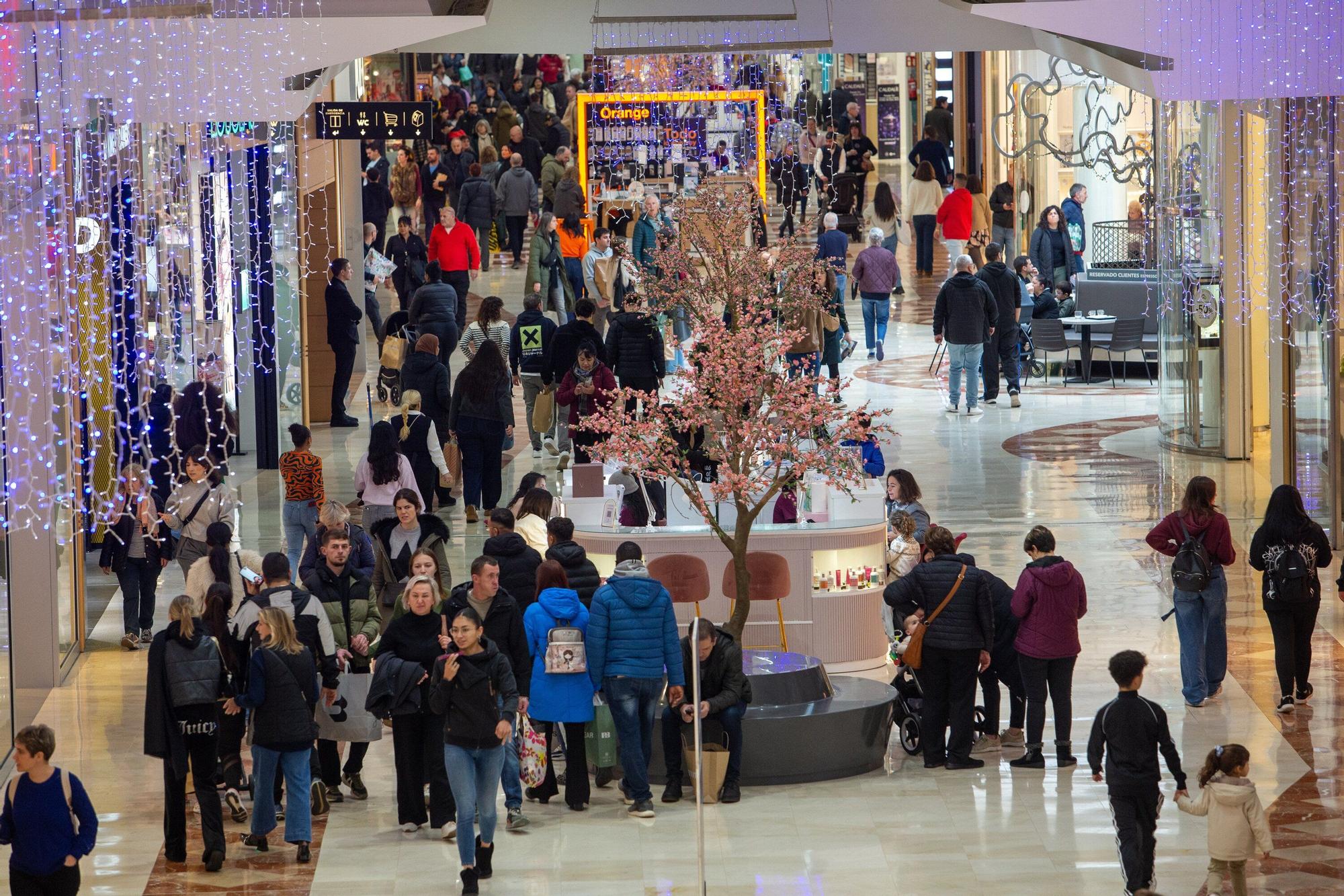 Navarros y navarras, de compras durante el puente