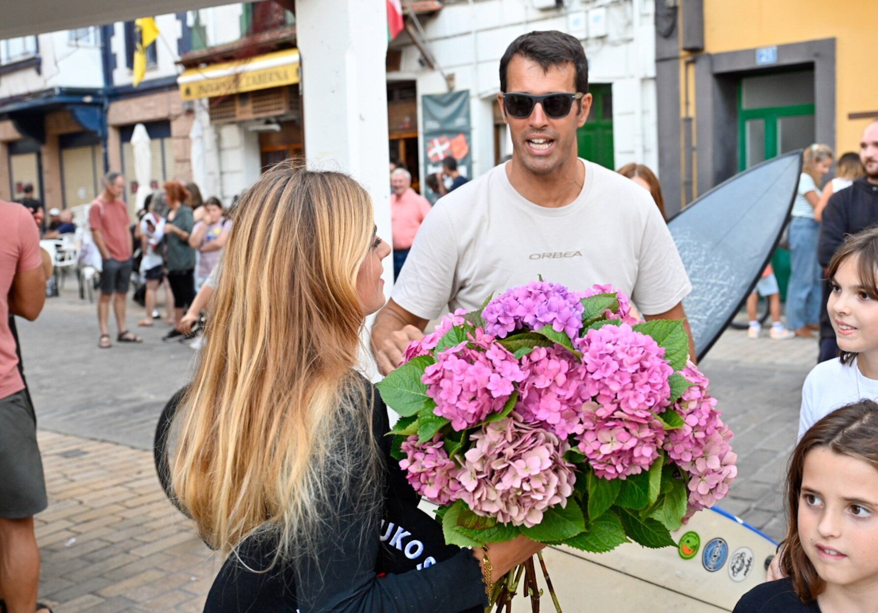 Zumaia rinde un emocionante homenaje a la campeona del mundo Janire Gonzalez Etxabarri