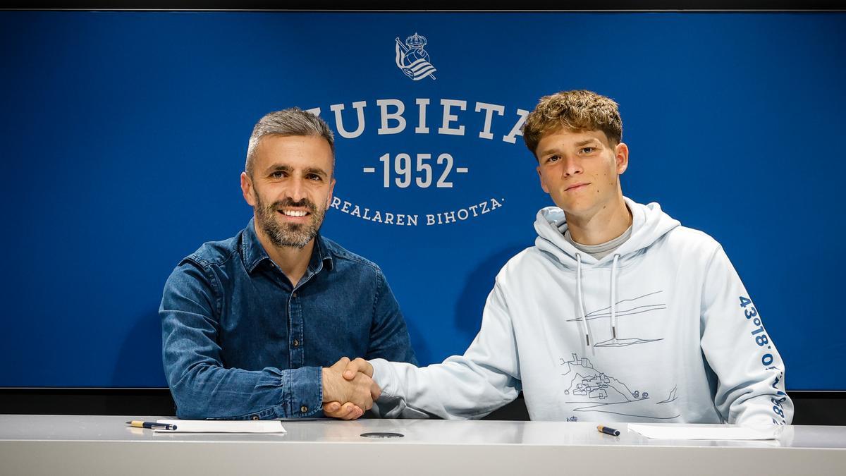 Tomy Carbonell, junto a Erik Bretos.