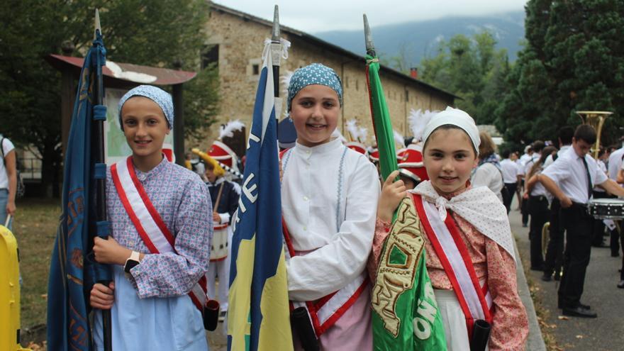 La tamborrada infantil anuncia la fiesta en Oñati
