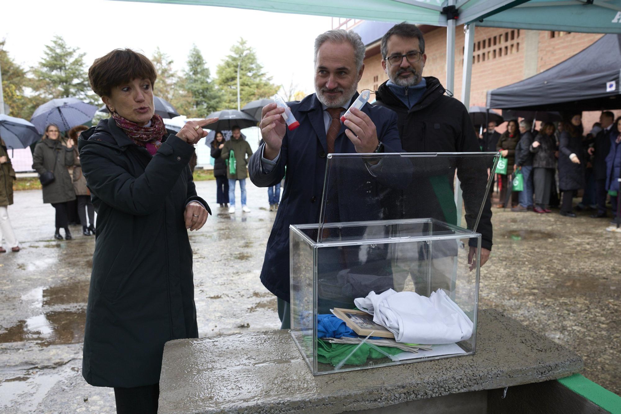 Colocación de la primera piedra del nuevo espacio abierto de la AECC 'La casa de la Vida'