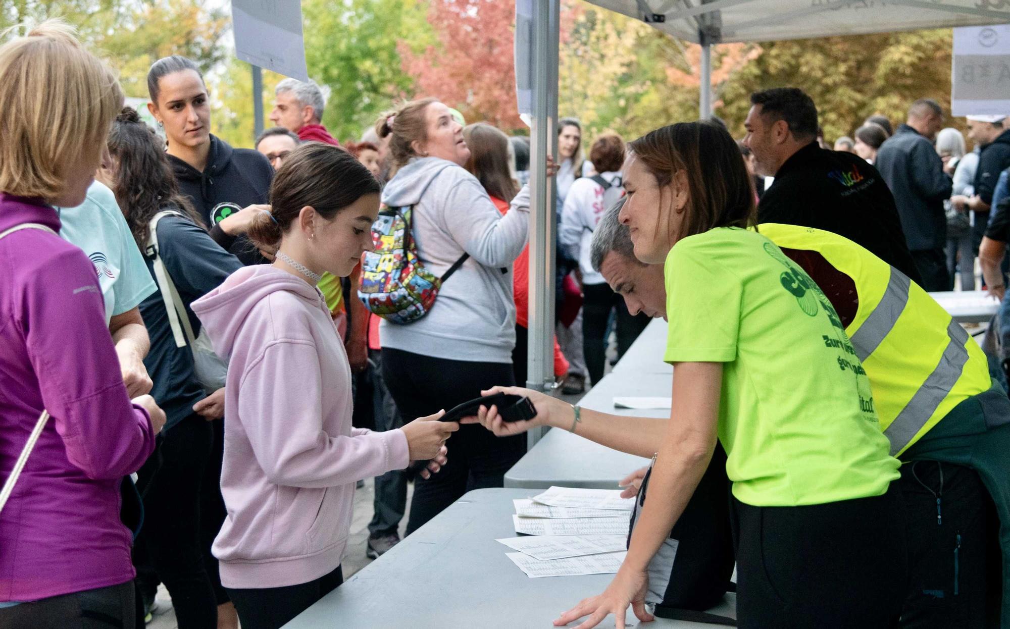 En imágenes: La marcha nocturna del Vital Eguna apoya a las personas con Ela