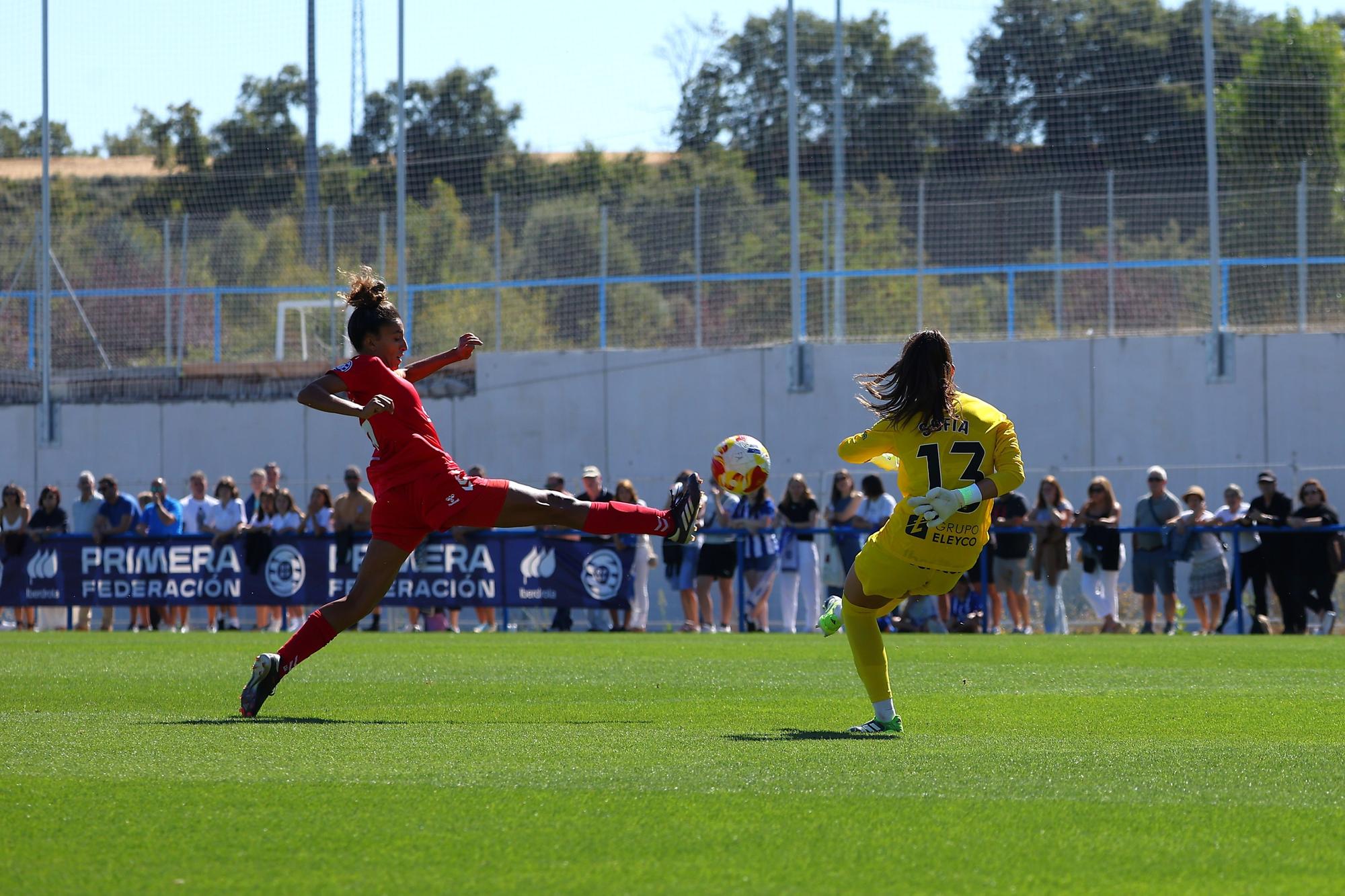 En imágenes: Las Gloriosas debutan en casa con una gran victoria (3-1)