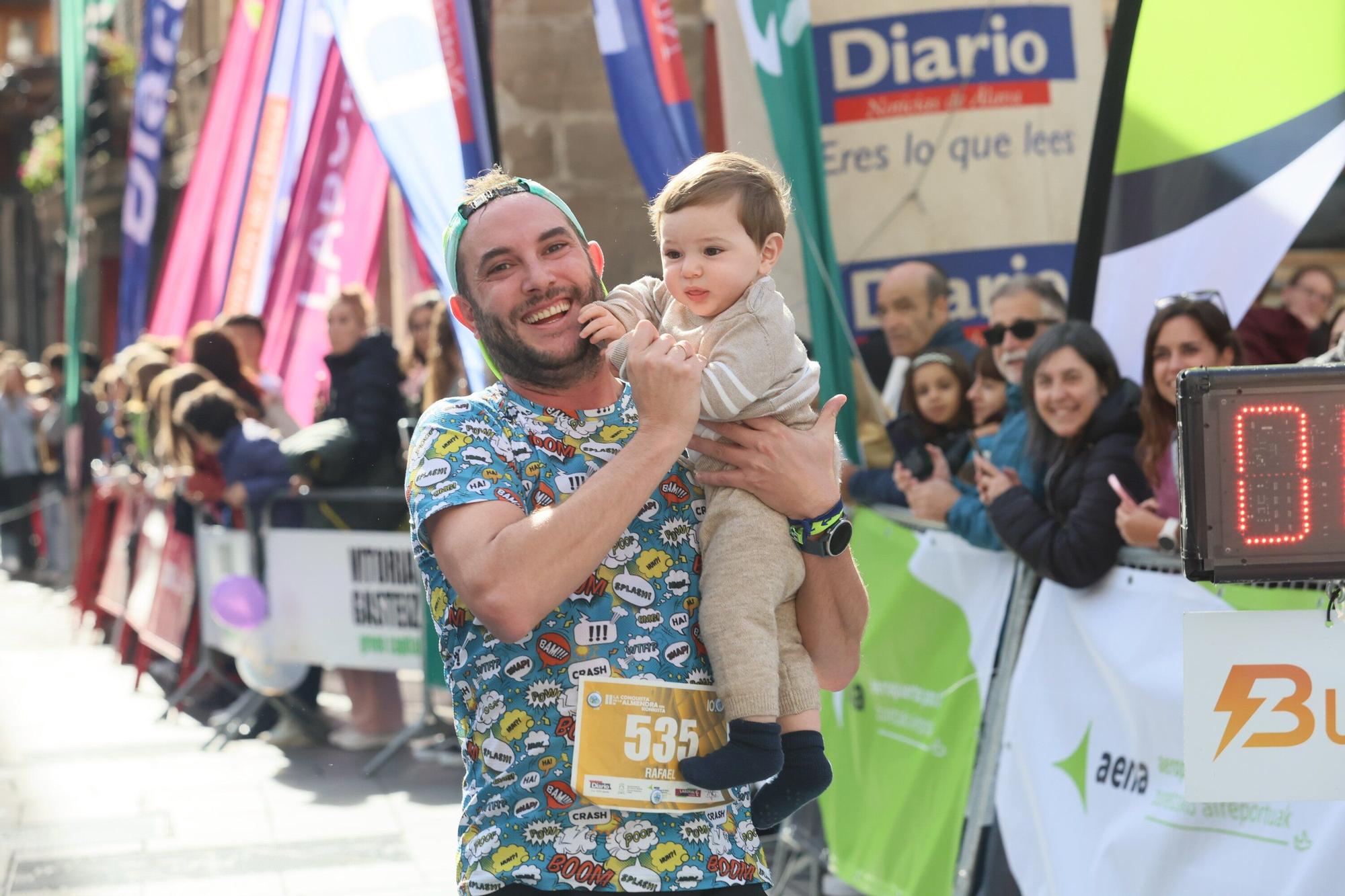 En imágenes: Miles de personas participan en La Conquista de la Almendra
