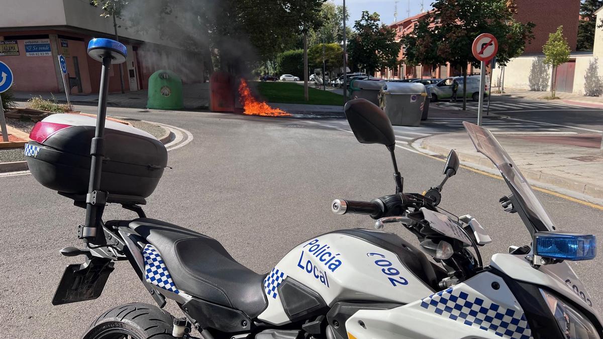 Incendio de contenedoes en Tudela.