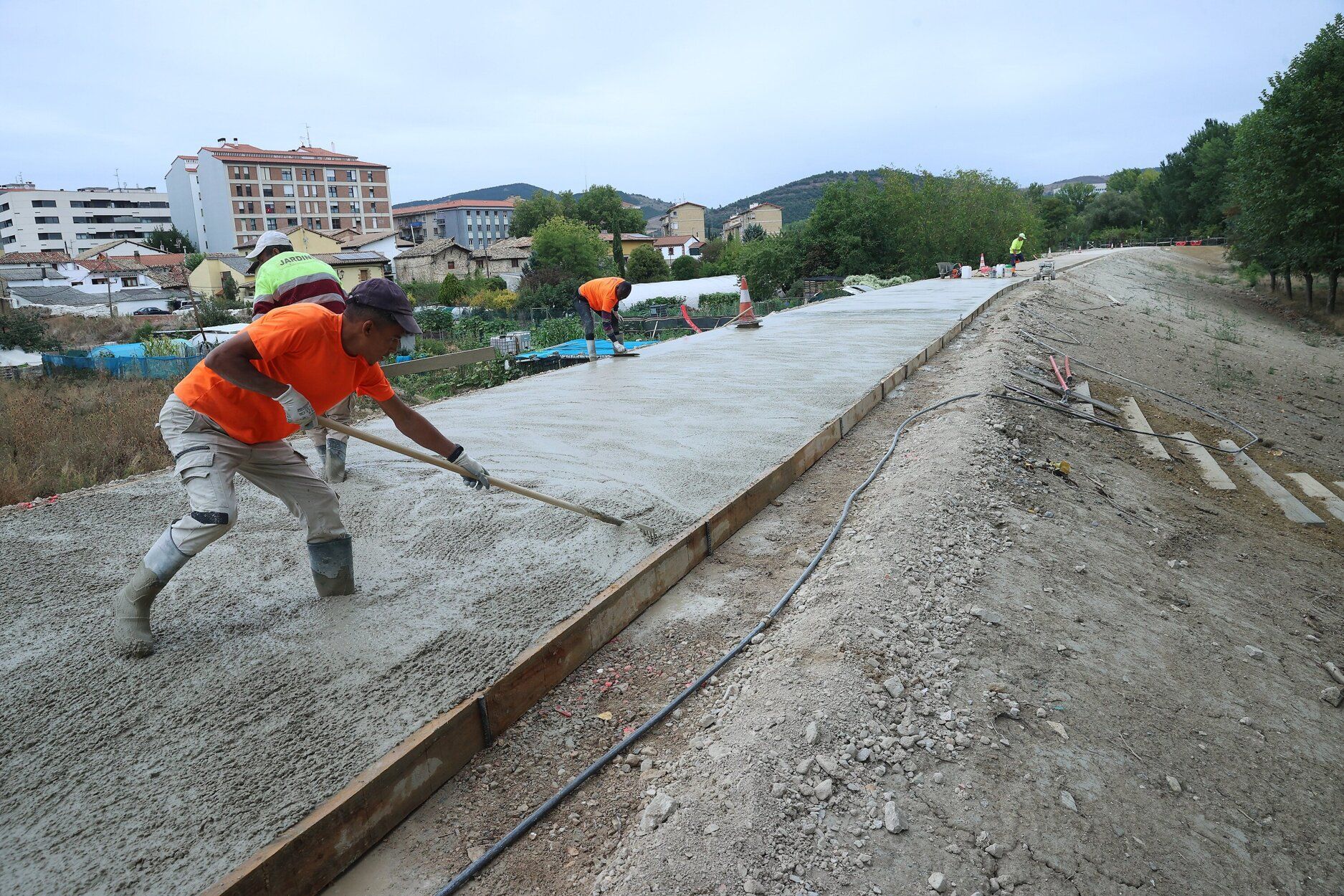 Fotos de la visita a las obras del parque de la Nopalera de Burlada