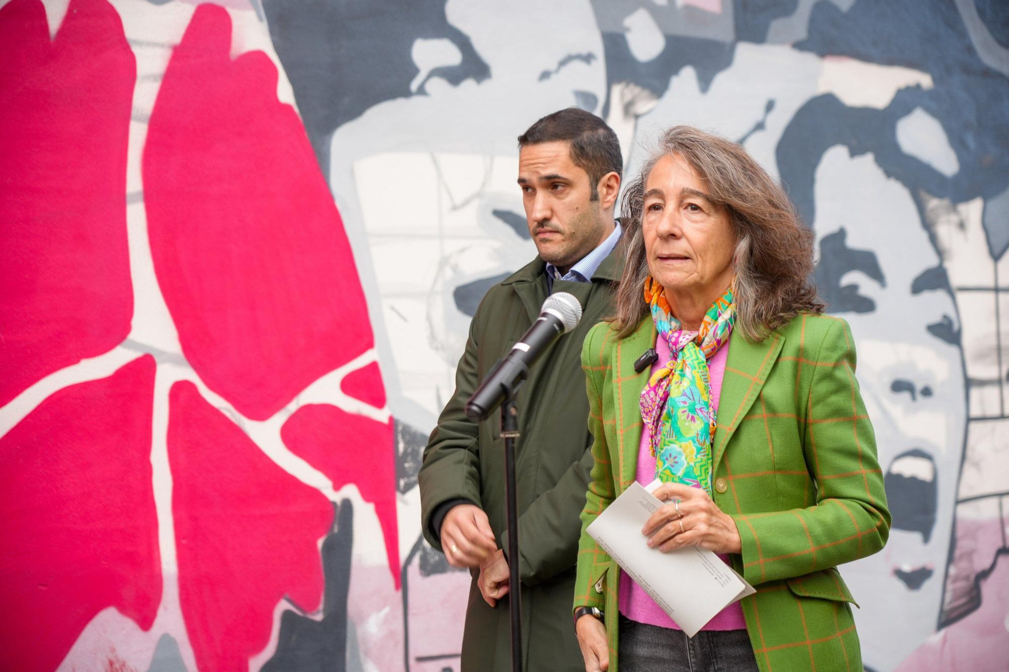 En imágenes: 50 años de libertad y democracia en murales