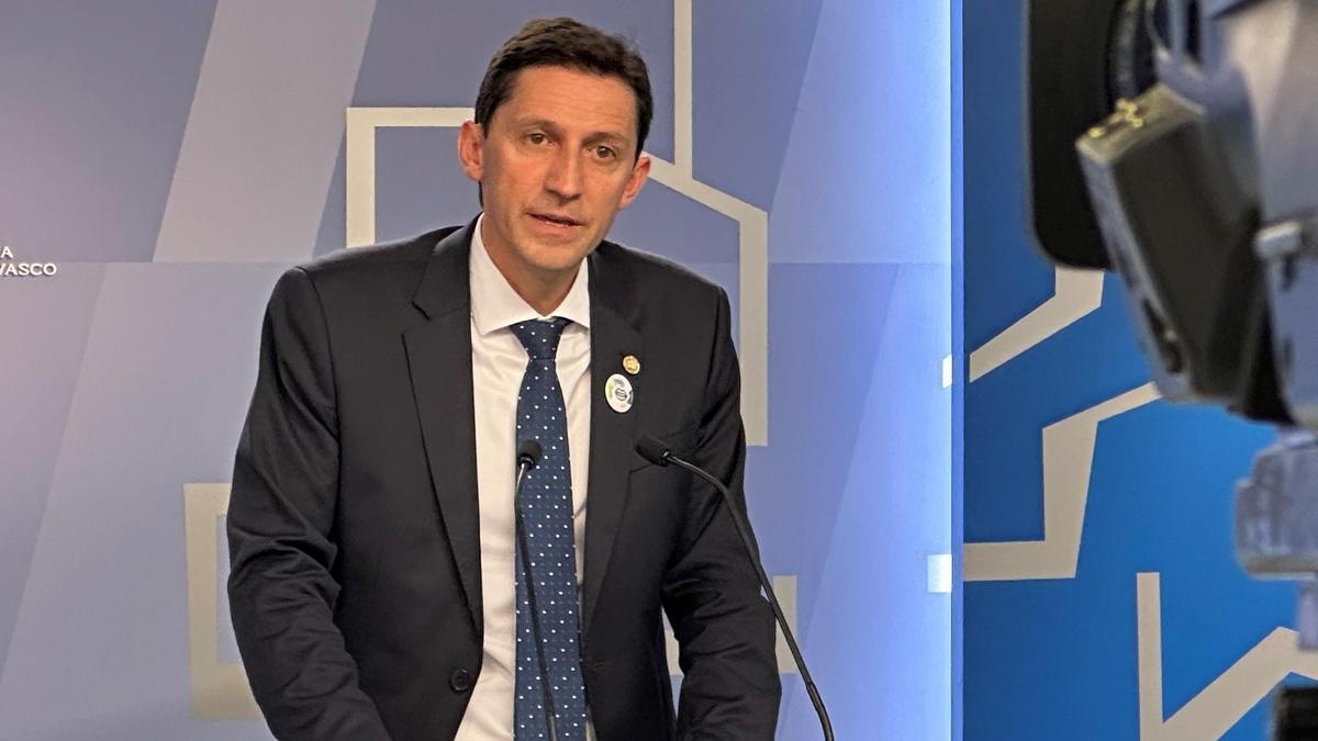 El consejero de Hacienda y Finanzas, Noël D'Anjou El consejero de Hacienda y Finanzas, Noël D'Anjou