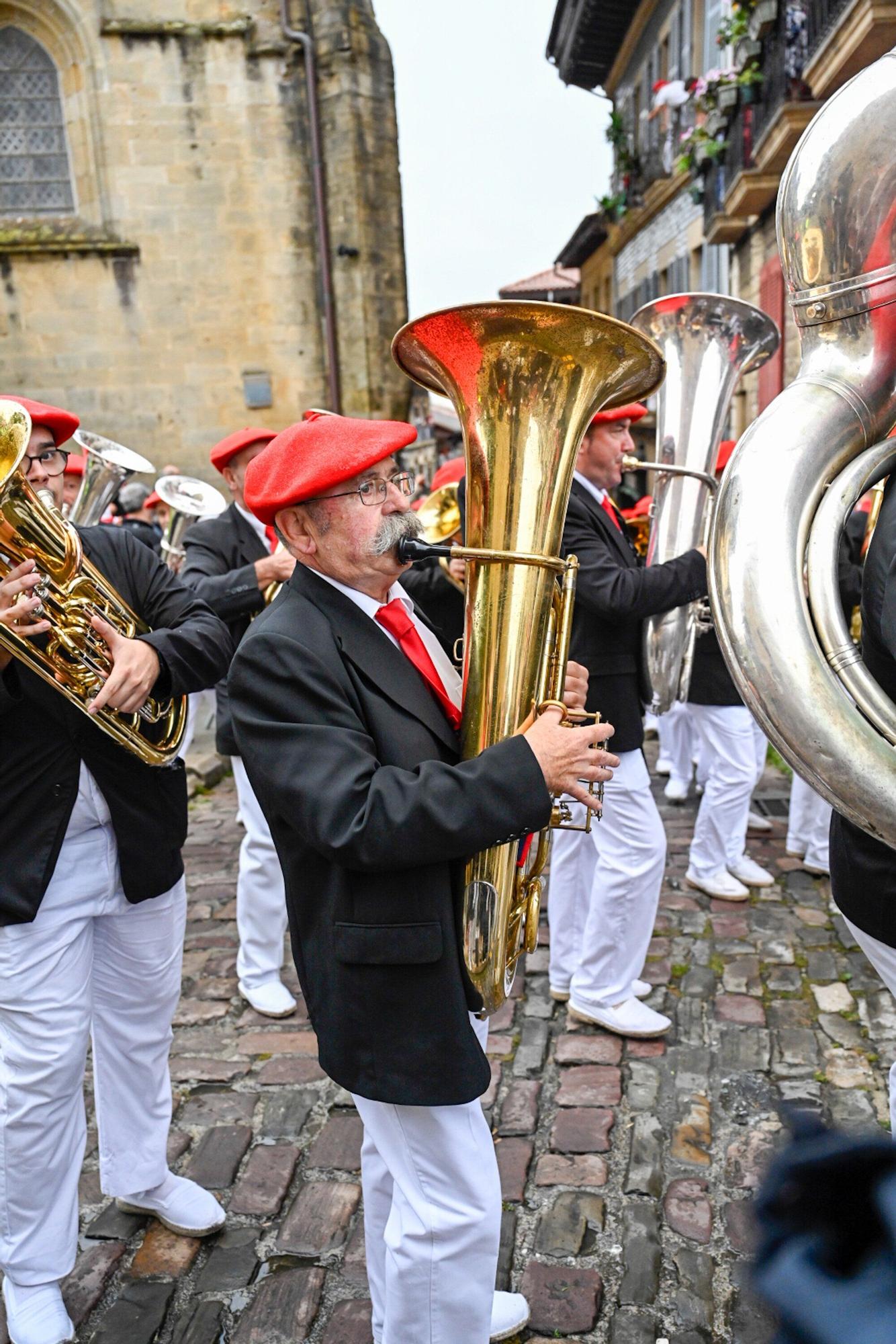 Fotos del Alarde tradicional 2025 por las calles de Hondarribia