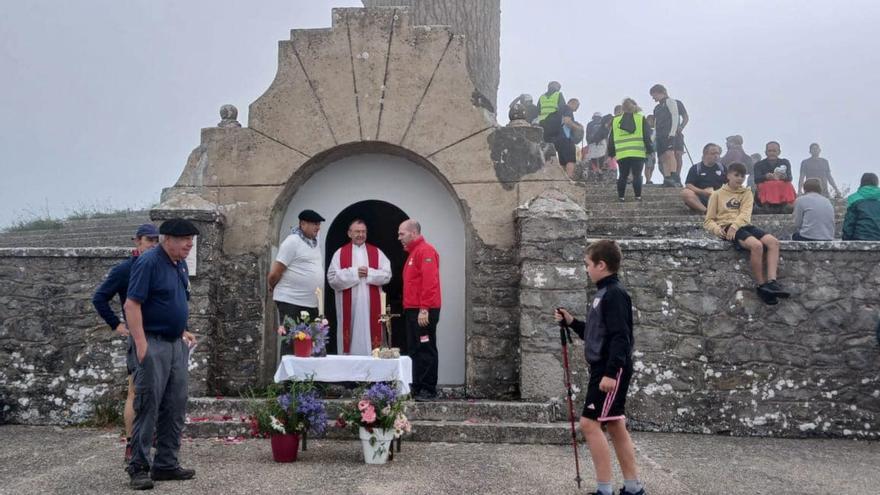 Orduña cumple con la romería por Santiago en la cima del monte Txarlazo