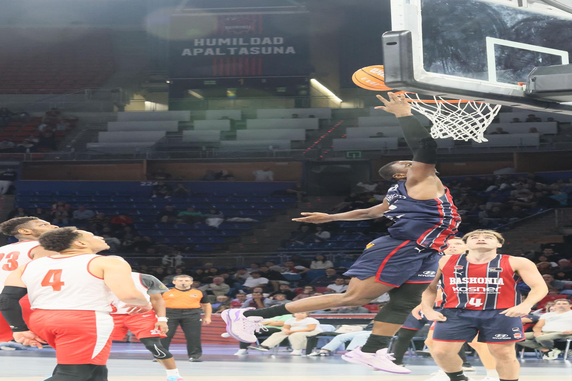 En imágenes: Todas las fotos del partido entre el Baskonia y el Pallacanestro Trieste