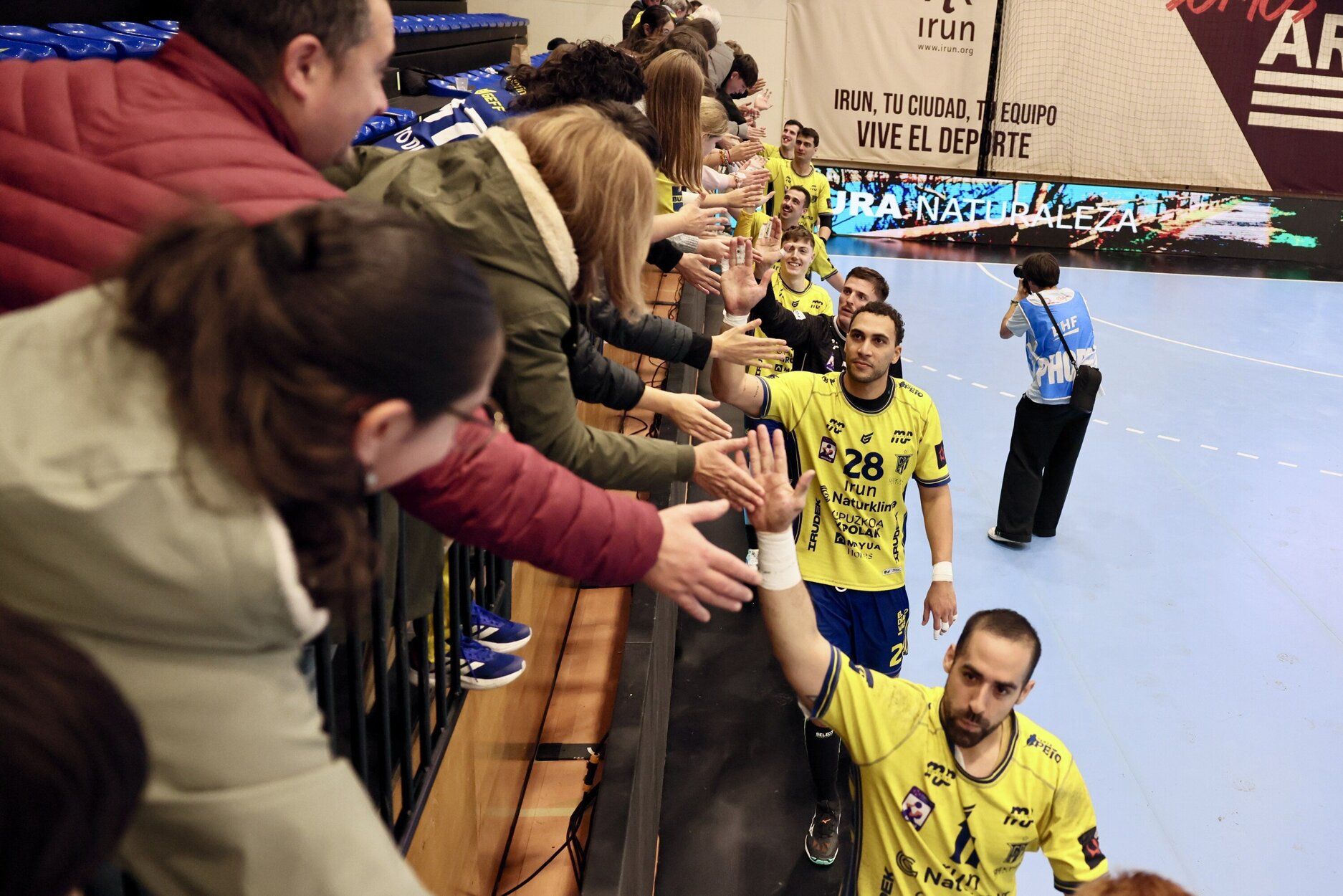 Alegría en Artaleku con la gran clasificación del Bidasoa en la EHF European League