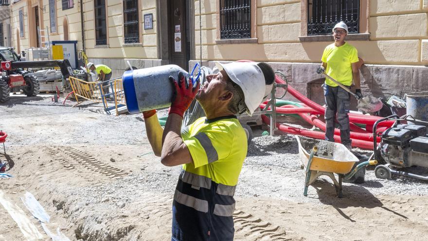 Trabajar con calor: Navarra avisa de que los daños por temperaturas extremas son accidentes laborales