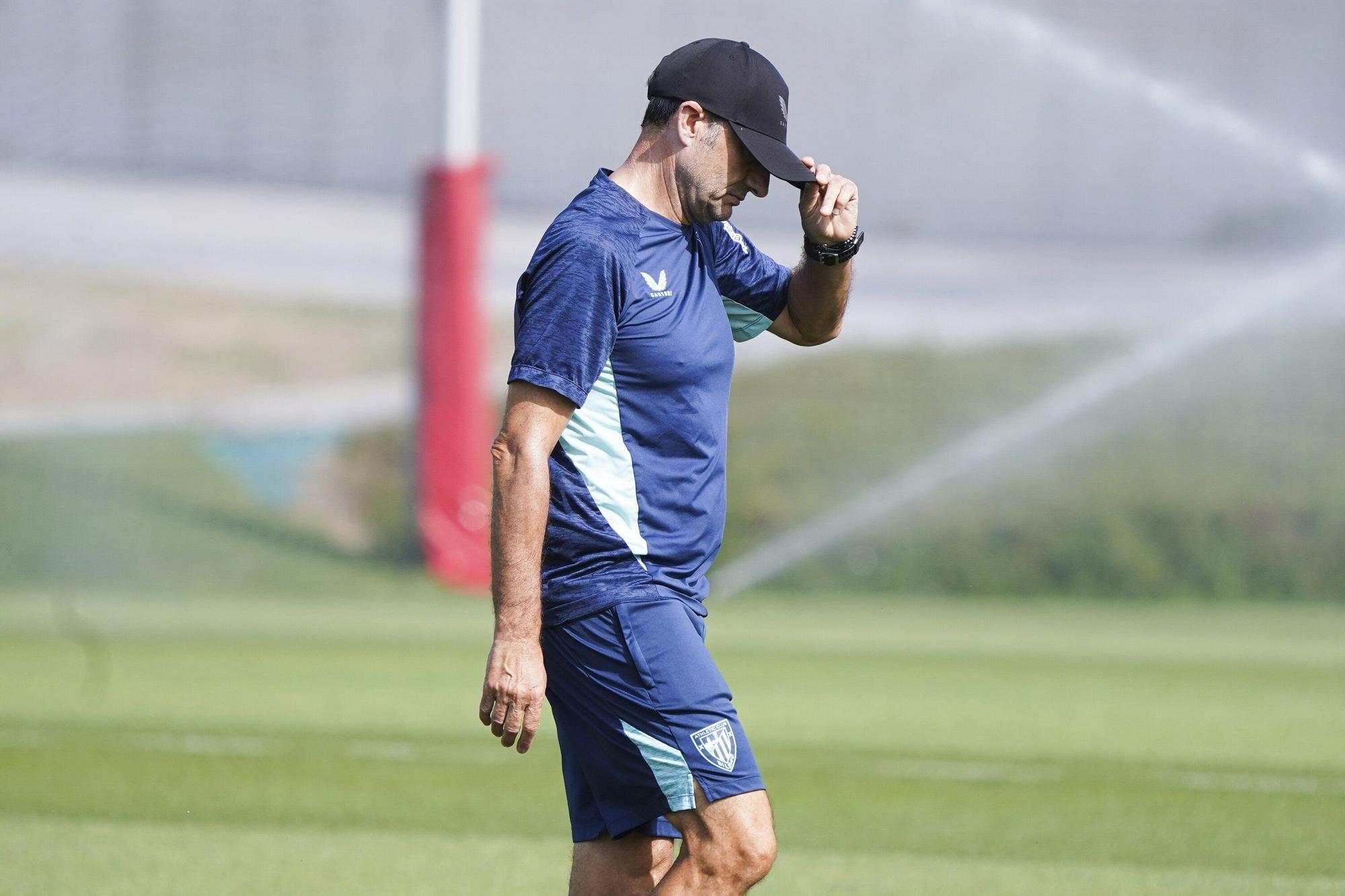 En imágenes: el Athletic entrena con Paredes y sin Adu Ares