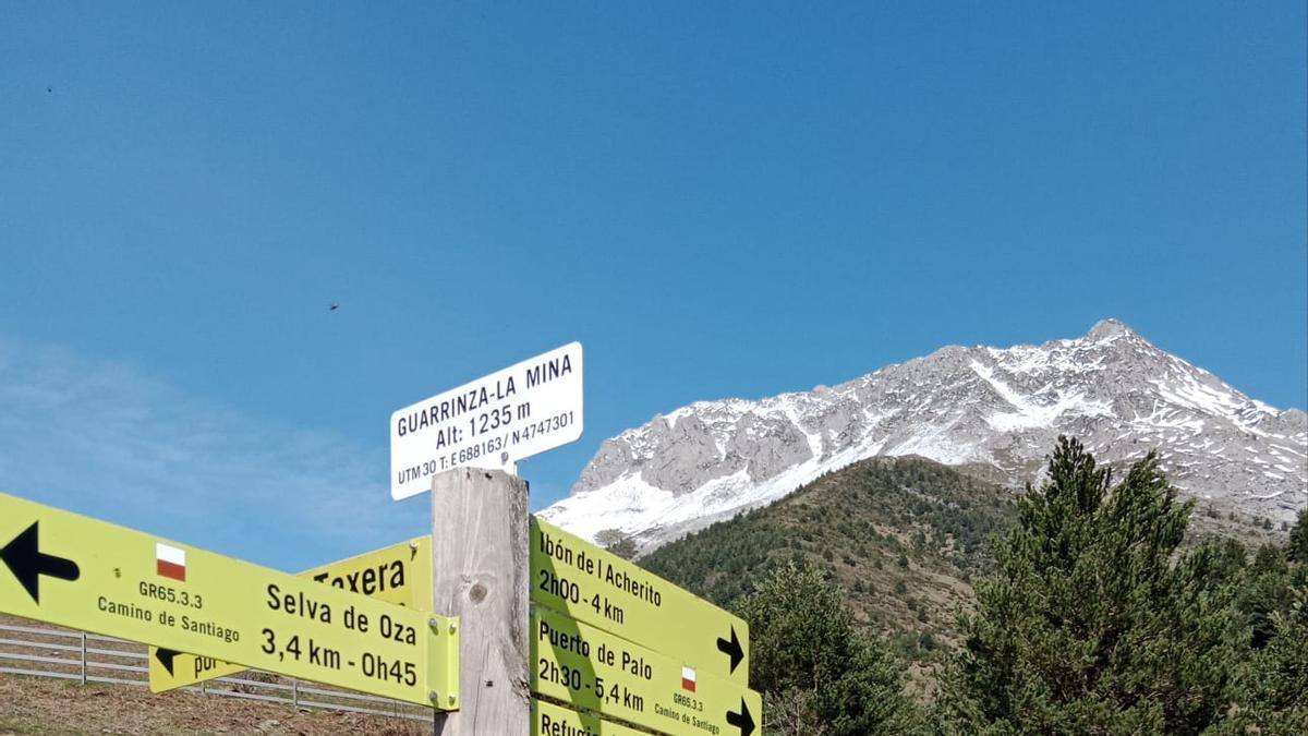 Los postes de señales son habituales en la ruta