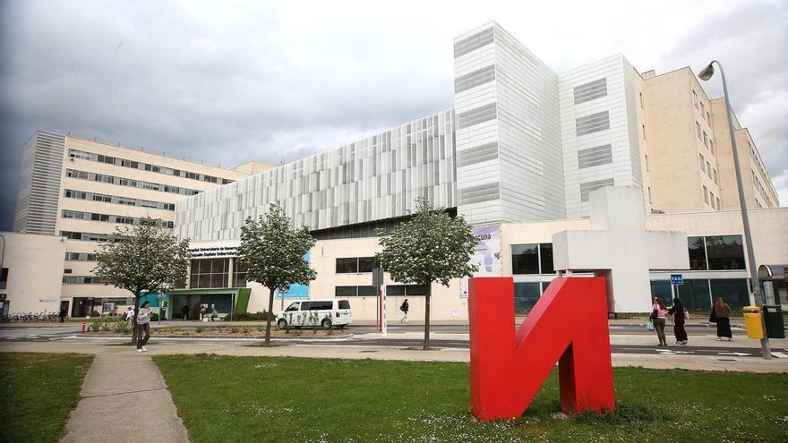 El Gobierno de Navarra ve delito en el caso de acoso sexual de un alto cargo del Hospital Universitario: "Nos toca el culo en las cenas"