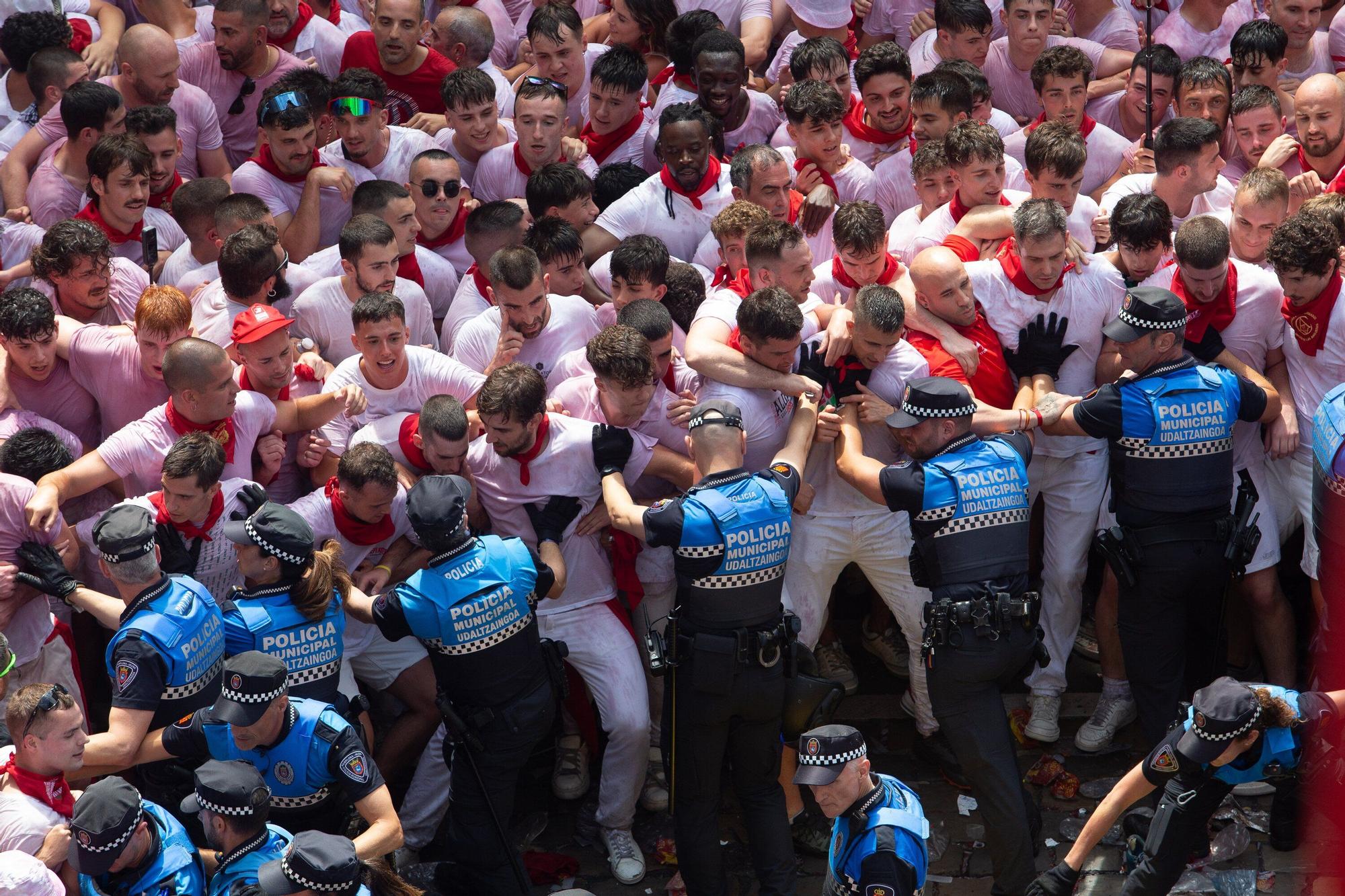 Fotos del  Chupinazo de San Fermín 2025 en Pamplona: ¡La fiesta más internacional se enciende con un grito solidario por Palestina!