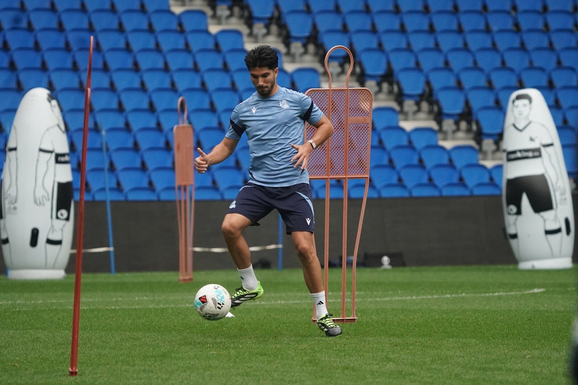 El entrenamiento de la Real a puerta abierta en Anoeta, en imágenes