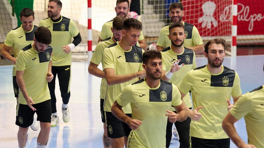 Fotos del entrenamiento de la selección española de fútbol sala en el pabellón Anaitasuna