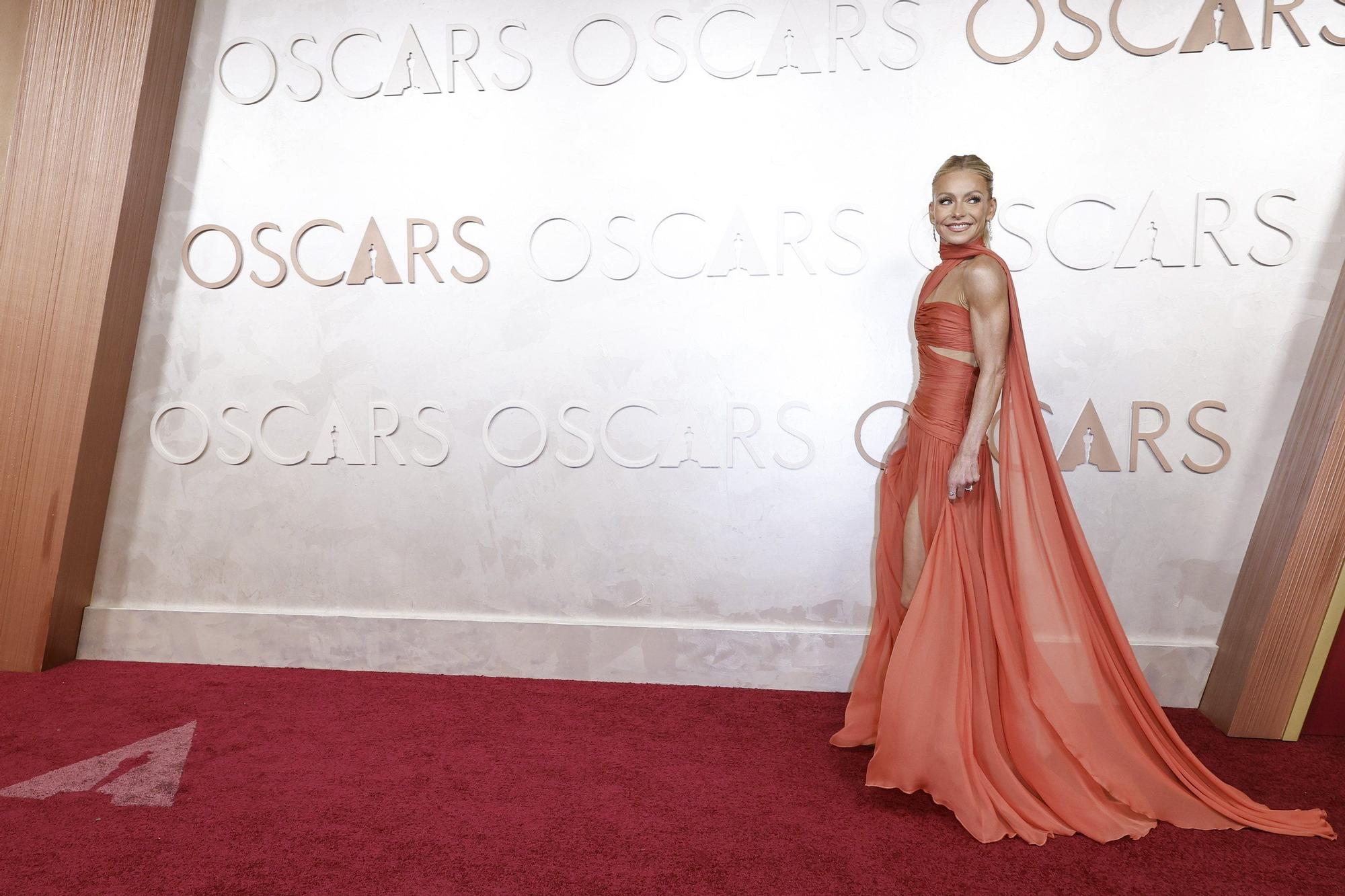 Los mejores y peores looks de la alfombra roja de los Premios Oscar, en imágenes