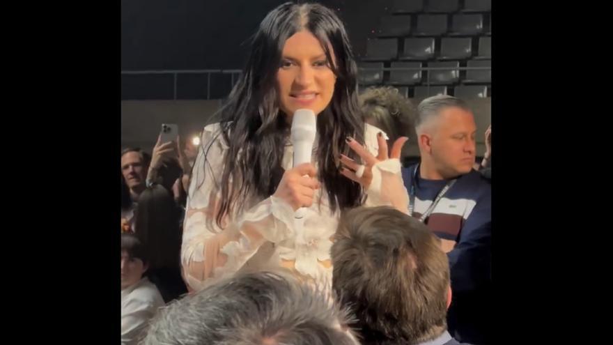Laura Pausini para un concierto al ver a un espectador bostezar y lo que pasa se vuelve viral