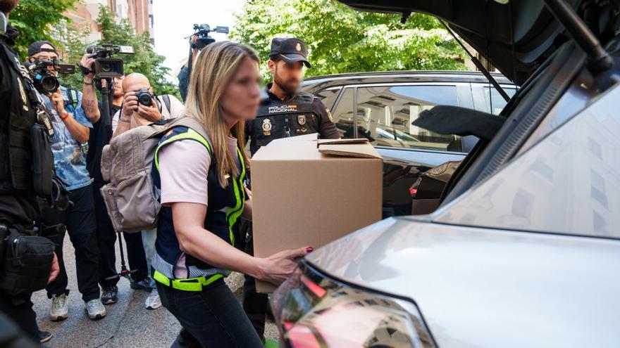 Vox pide al juez que retire el pasaporte a Zapatero