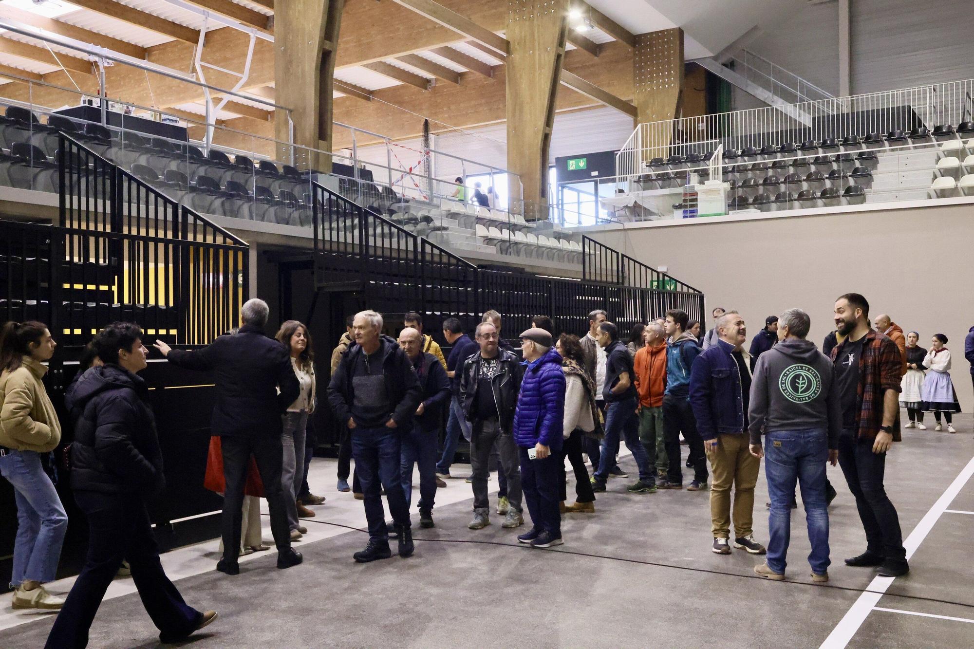 En imágenes: Así ha quedado el polideportivo y el frontón de Agurain tras la reforma