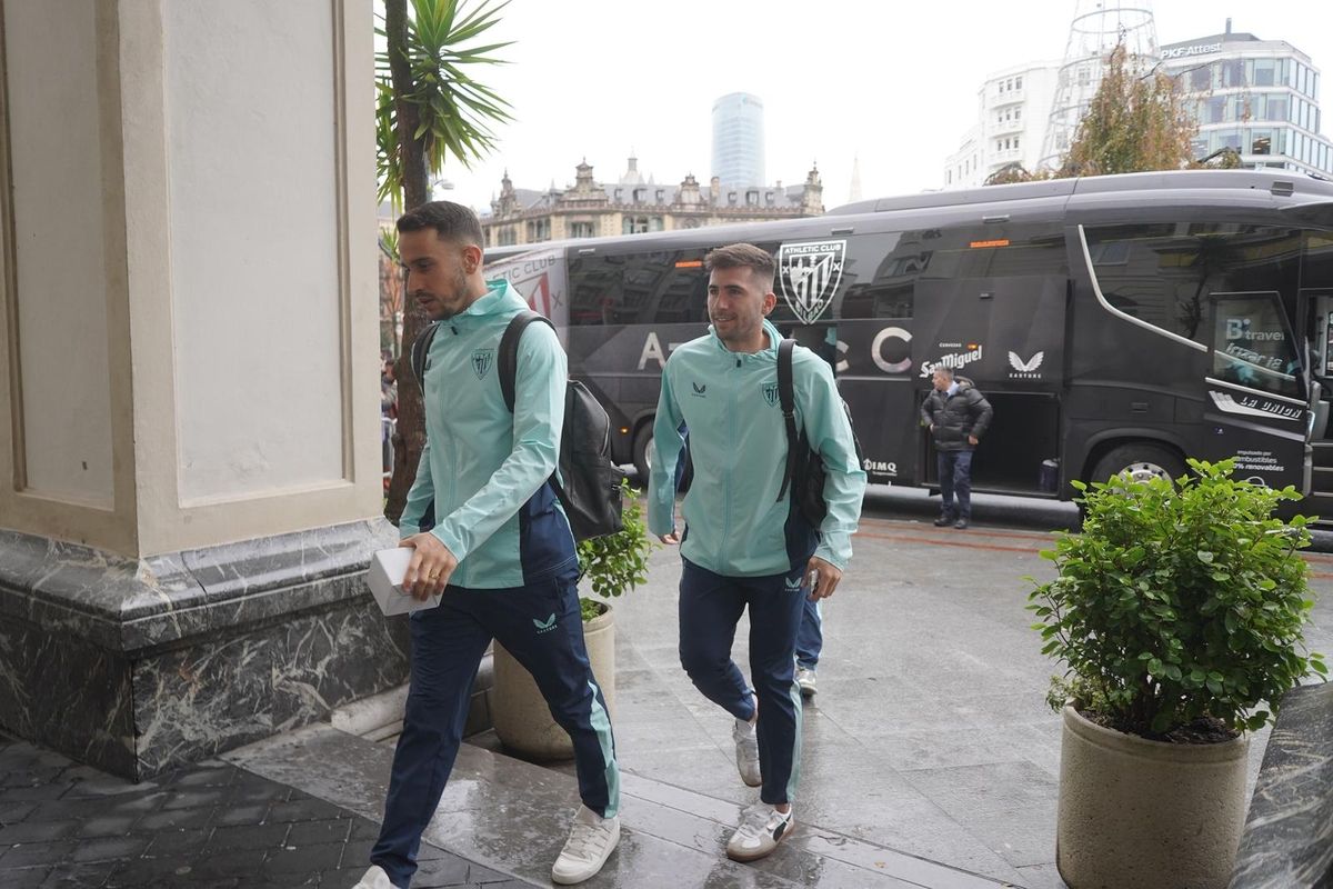 Los jugadores del Athletic llegan al hotel de concentración