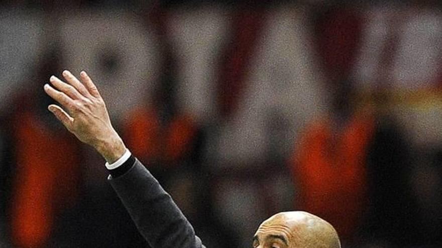El Manchester United sondea a Guardiola, Giggs y Neville para 2017
