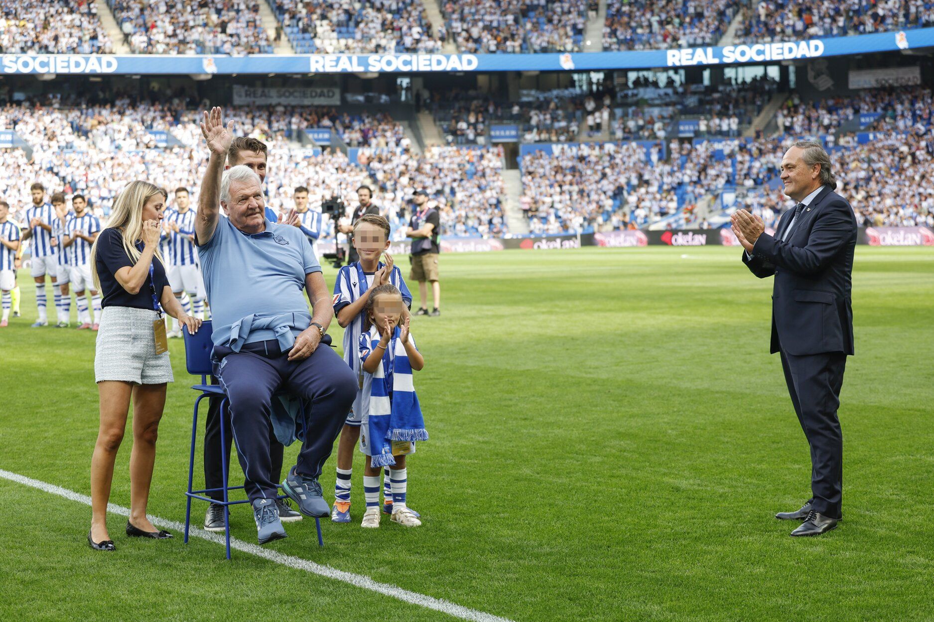 Anoeta homenajea a John Toshack