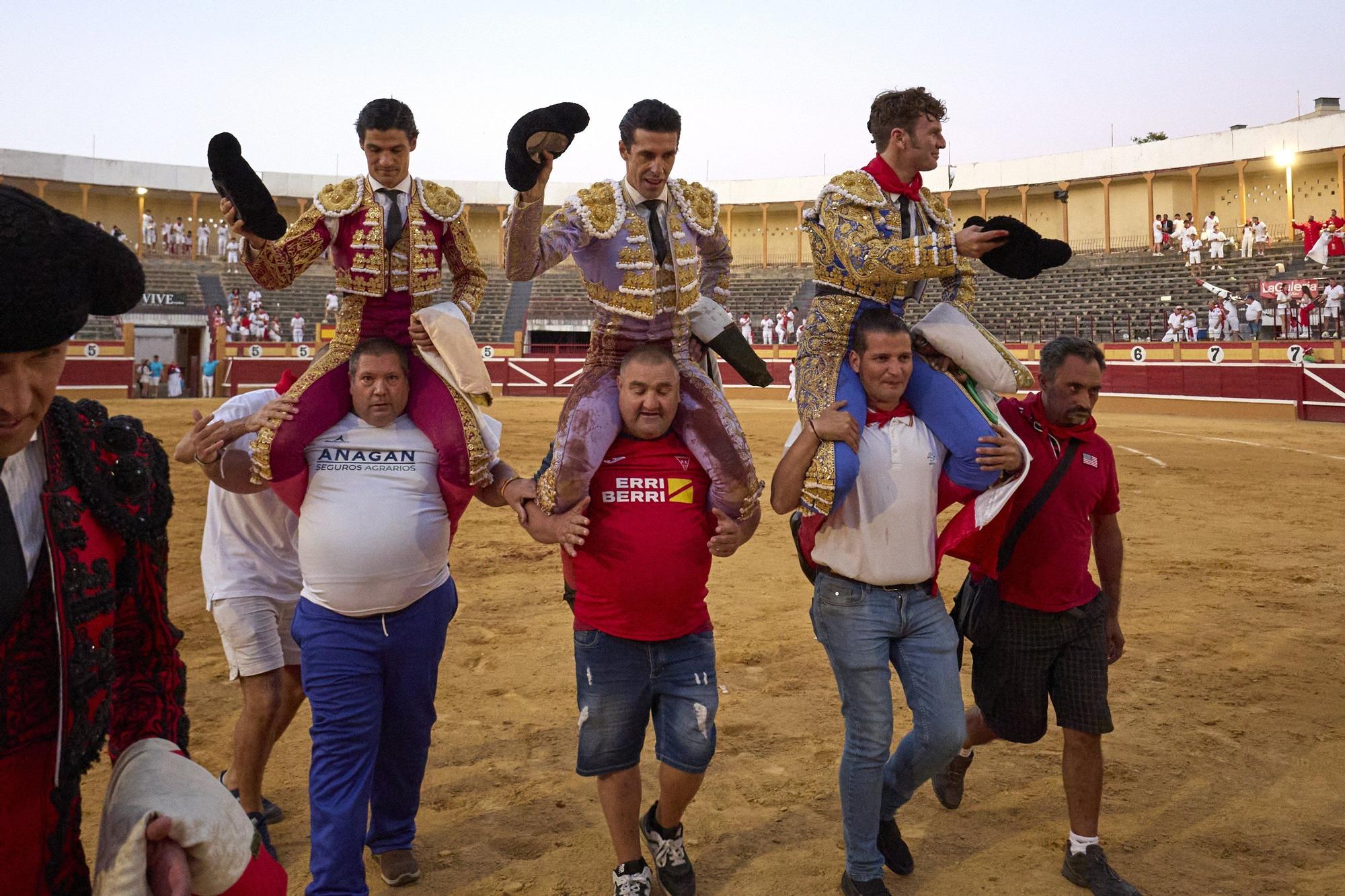 Fotos de la corrida de toros en Tudela con toros de Garzón Valdenebro