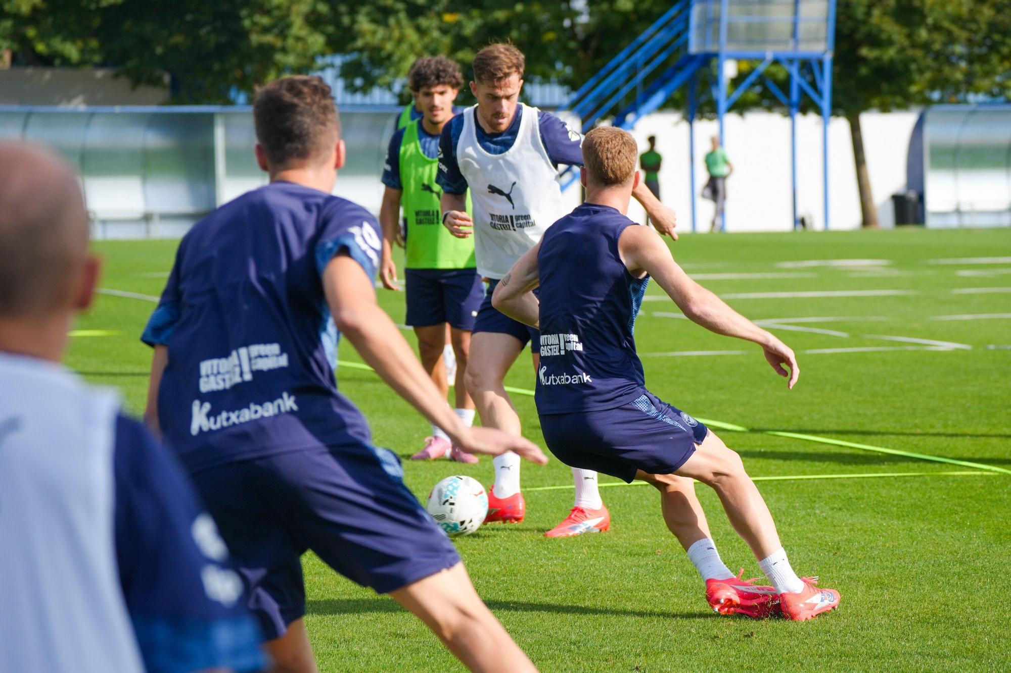 En imágenes: El Alavés se ejercita en Ibaia durante el parón de selecciones