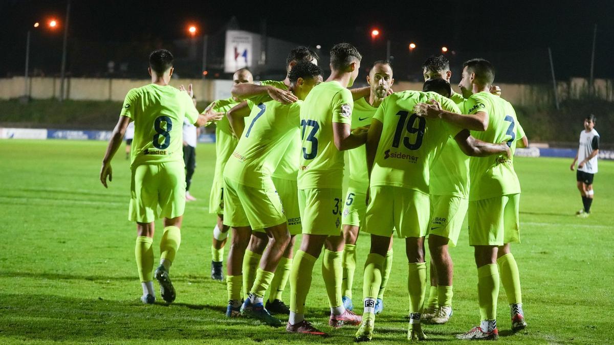El Amorebieta celebra la victoria al Gernika en la final de la fase autonómica de la Copa Federación.