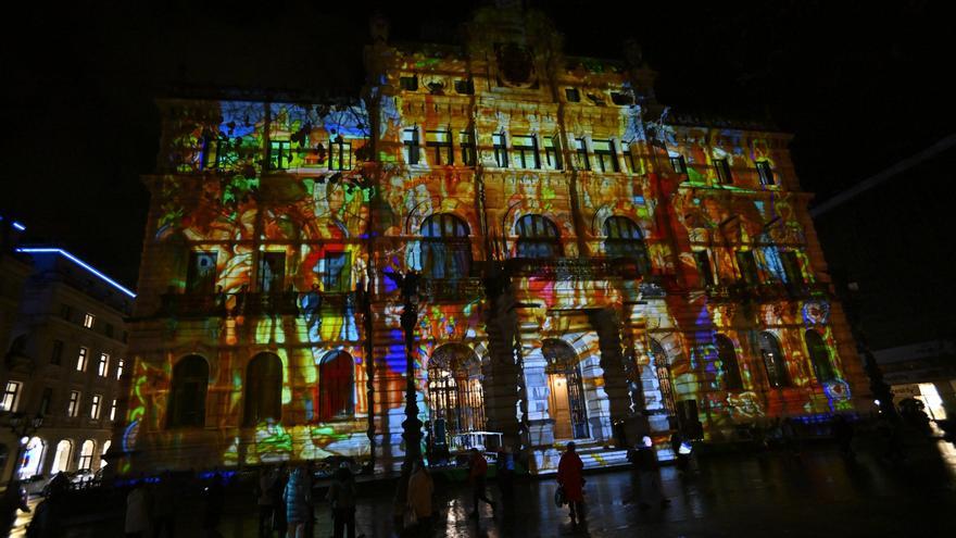 En imágenes: Así se ha iluminado la fachada del Palacio Foral de Bizkaia