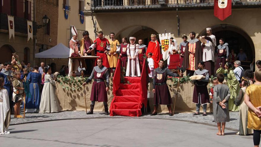 Representación histórica en la plaza Carlos III el Noble.