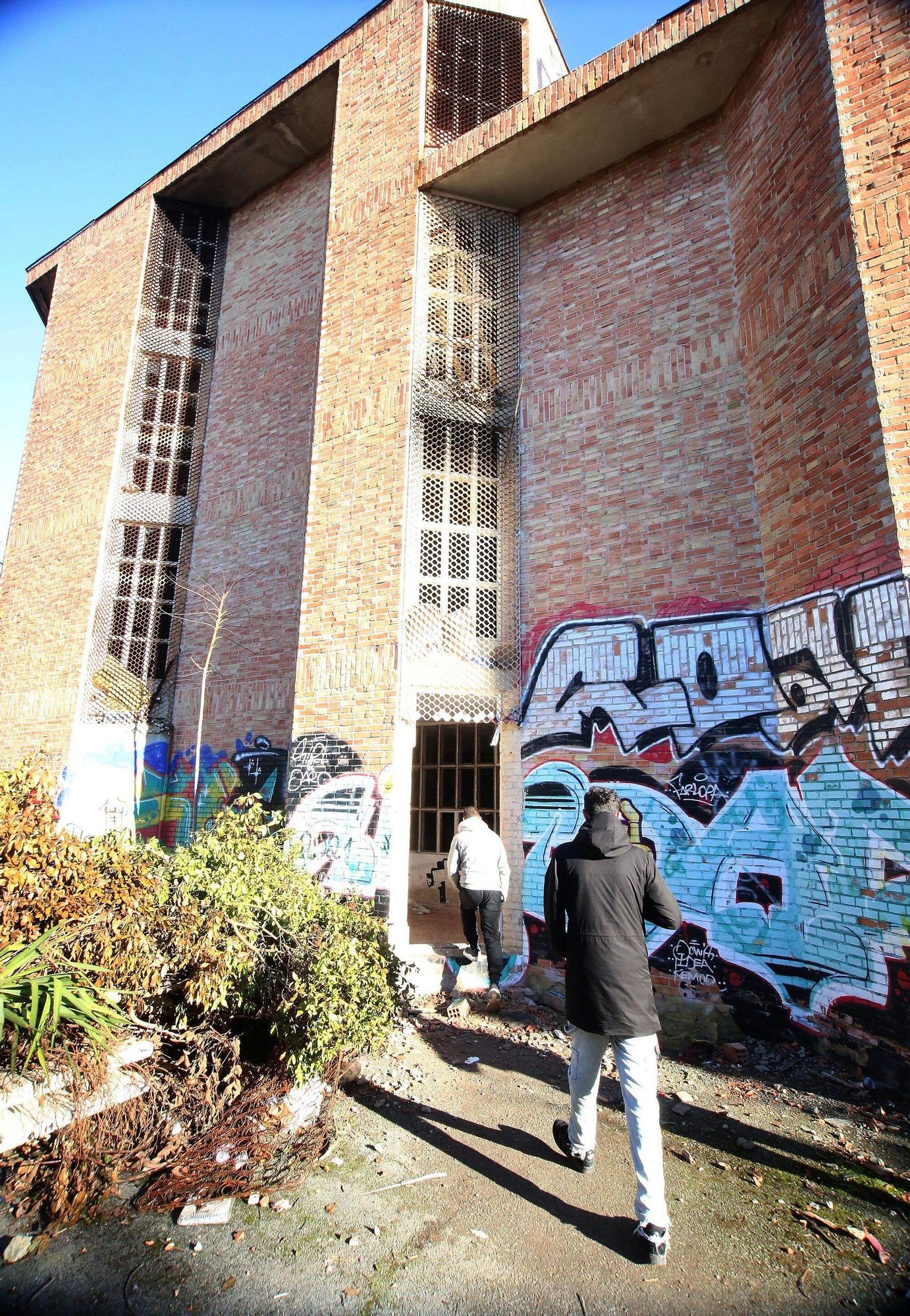 Fotos del antiguo convento de las Agustinas en Aranzadi, en ruinas, donde malviven decenas de personas