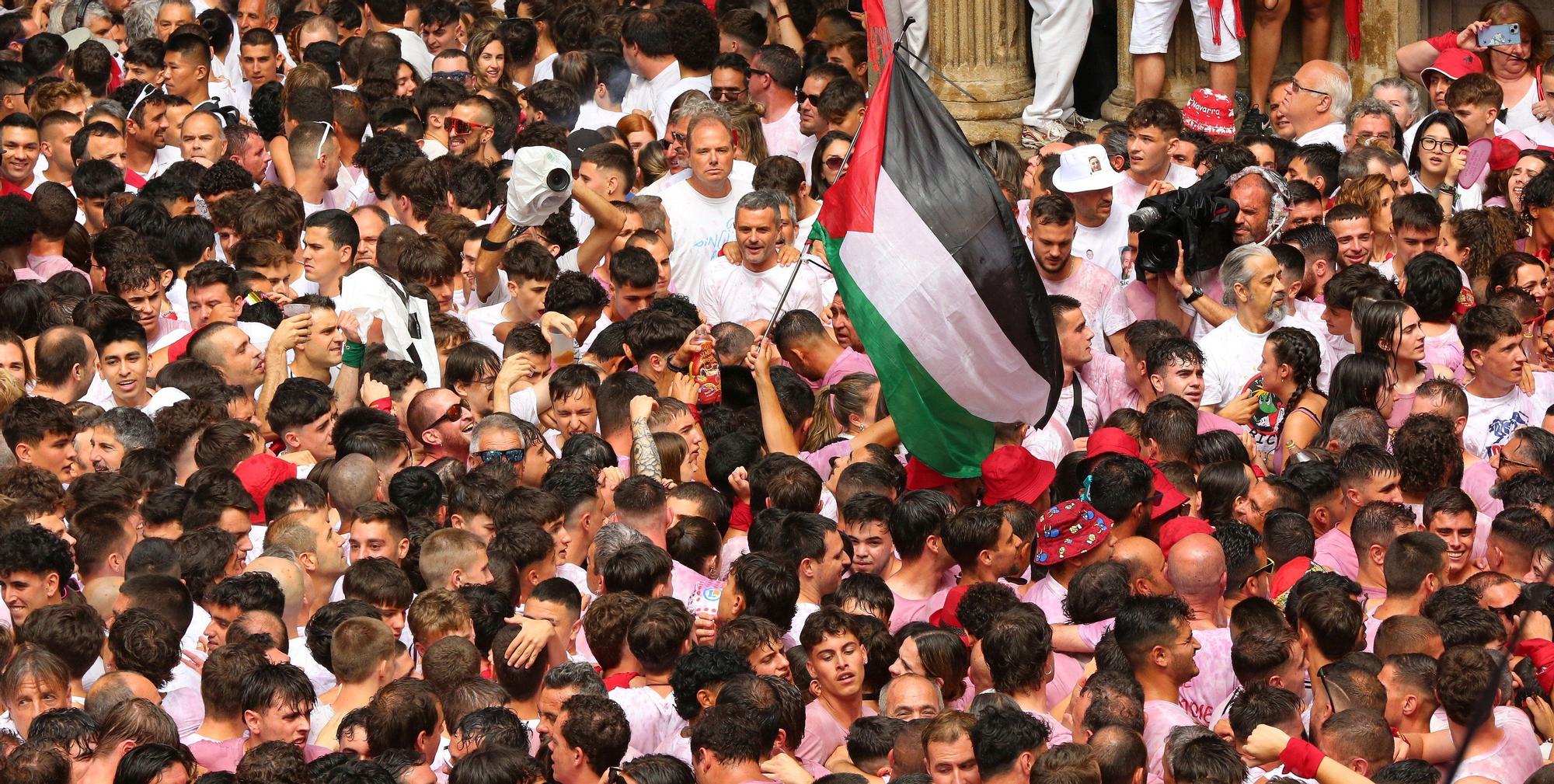 Fotos del  Chupinazo de San Fermín 2025 en Pamplona: ¡La fiesta más internacional se enciende con un grito solidario por Palestina!