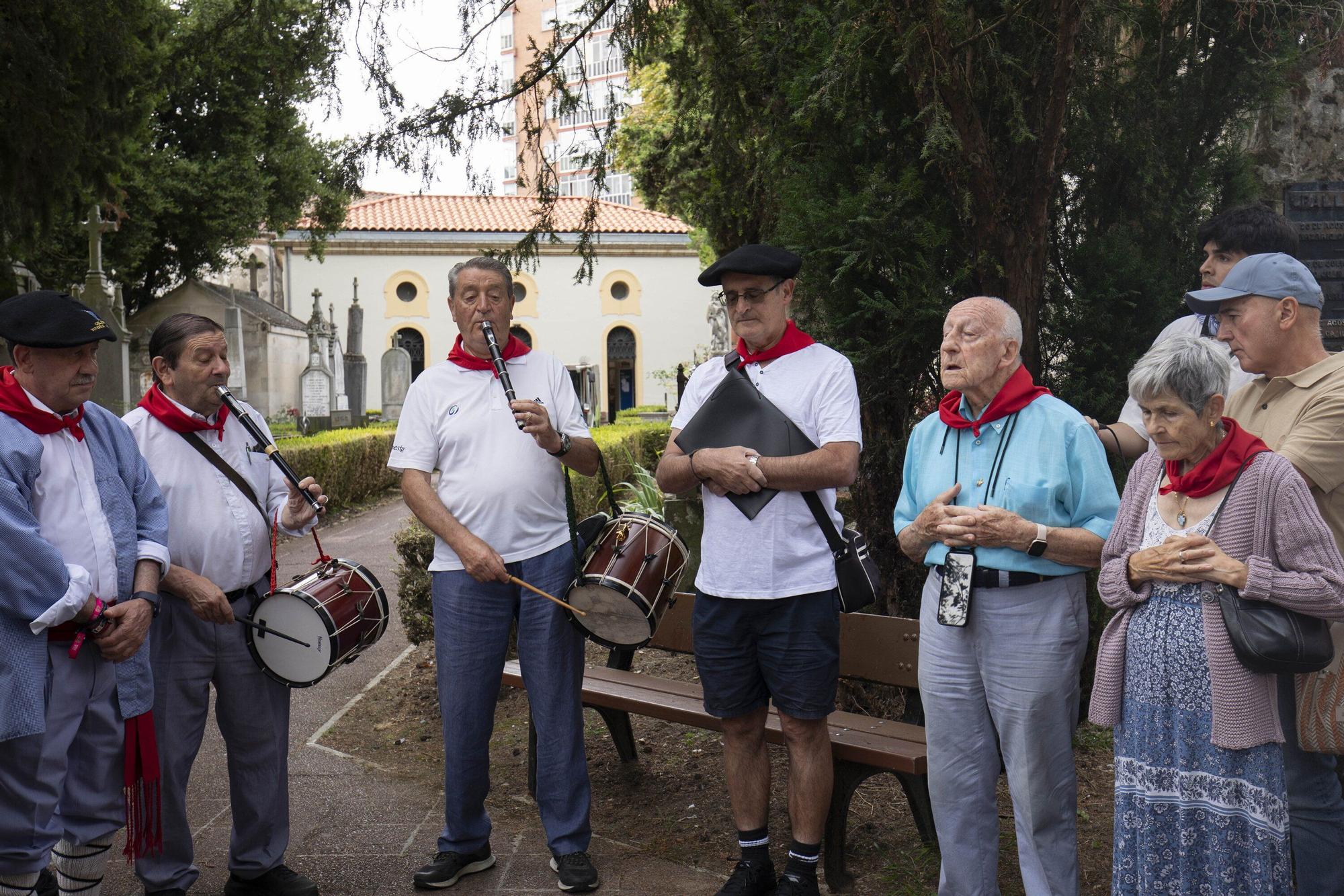 En imágenes: Homenaje en Santa Isabel a los celedones de oro fallecidos