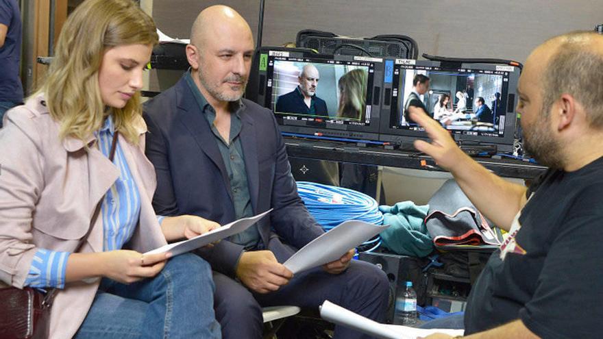 Roberto Álamo y Miriam Giovanelli en el rodaje.